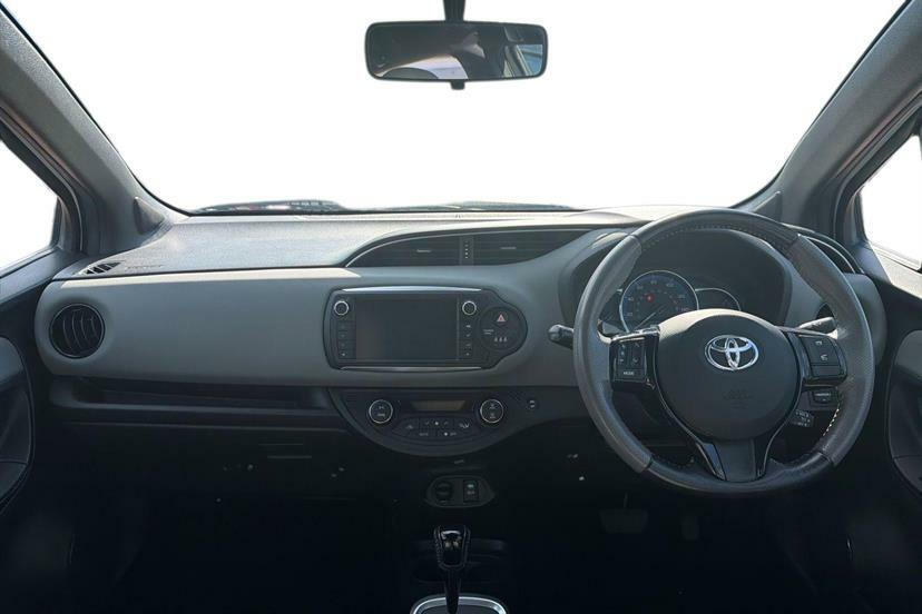 Toyota Yaris 1.5 Hybrid Design Cvt White #5