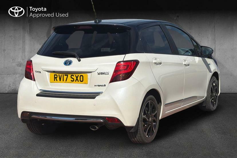 Toyota Yaris 1.5 Hybrid Design Cvt White #2