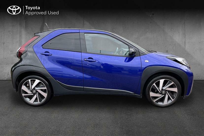 Toyota Aygo X 1.0 Vvt-i Edge Black #4
