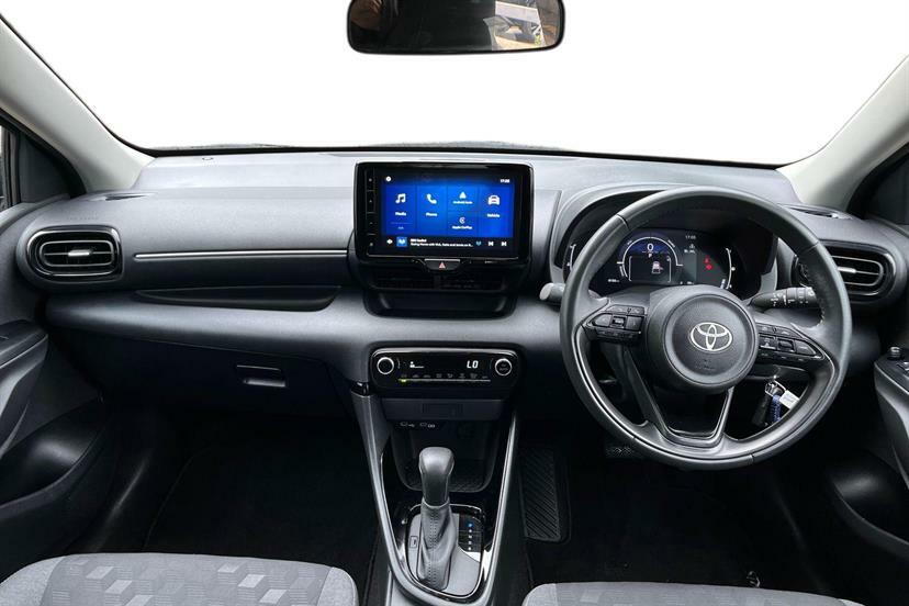 Toyota Yaris 1.5 Hybrid Design Cvt Black #6