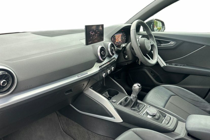 Audi Q2 1.0 Tfsi 30 S Line Suv 110 Ps Black #2