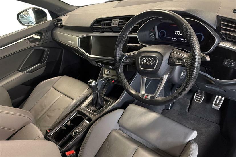 Audi Q3 35 Tfsi S Line Black #6