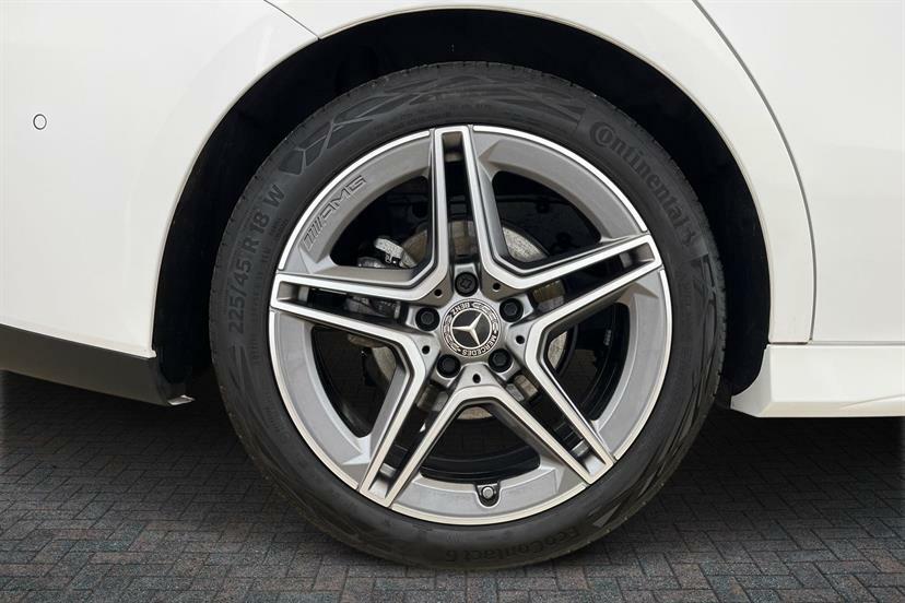 Mercedes-Benz CLA Class 180 Amg Line Executive Tip White #4