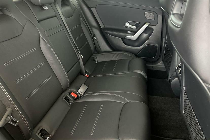 Mercedes-Benz CLA Class Cla 180 Amg Line Premium Plus Tip Black #10