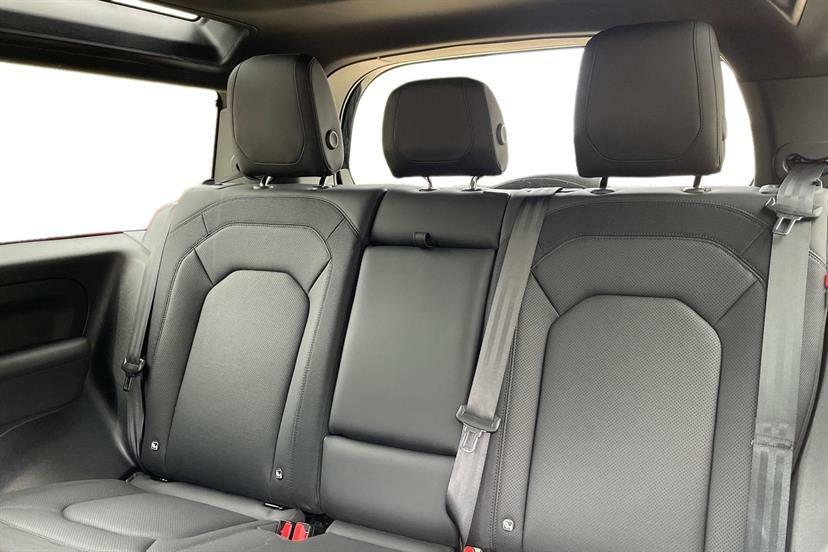 Land Rover Defender 90 3.0 D250 X-dynamic Se 90 Black #4