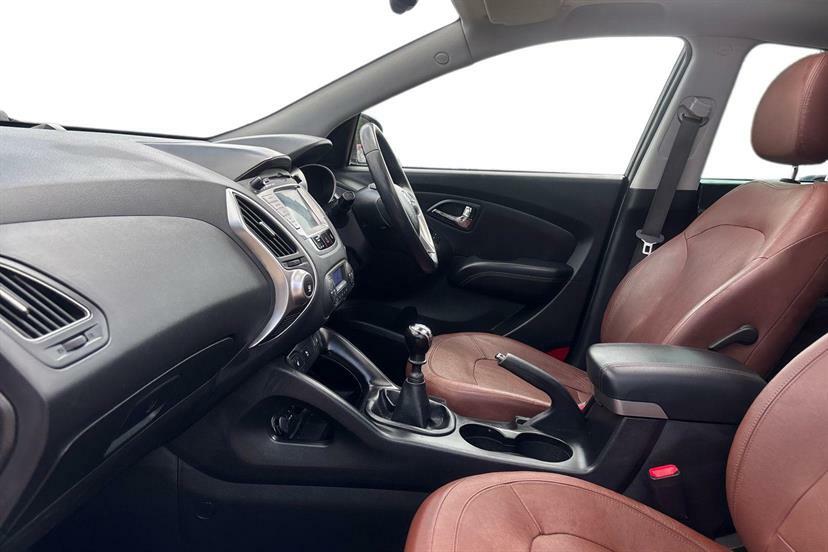 Hyundai Ix35 2.0 Crdi Premium 2Wd Black #2
