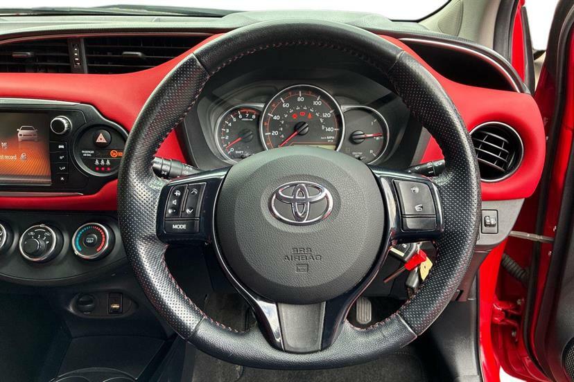 Toyota Yaris 1.33 Vvt-i Sport Red #6