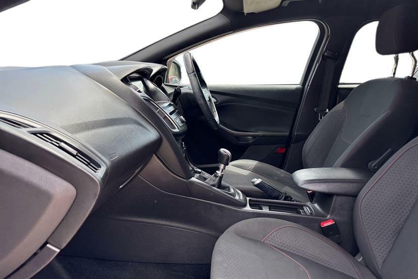 Ford Focus 1.0 Ecoboost 125 St-line Black #2