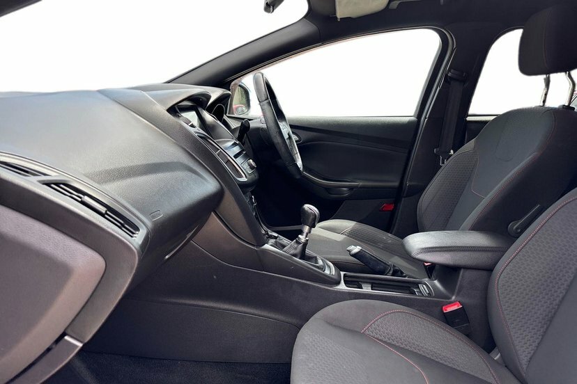 Ford Focus 1.0T Ecoboost St-line Hatchback Black #2
