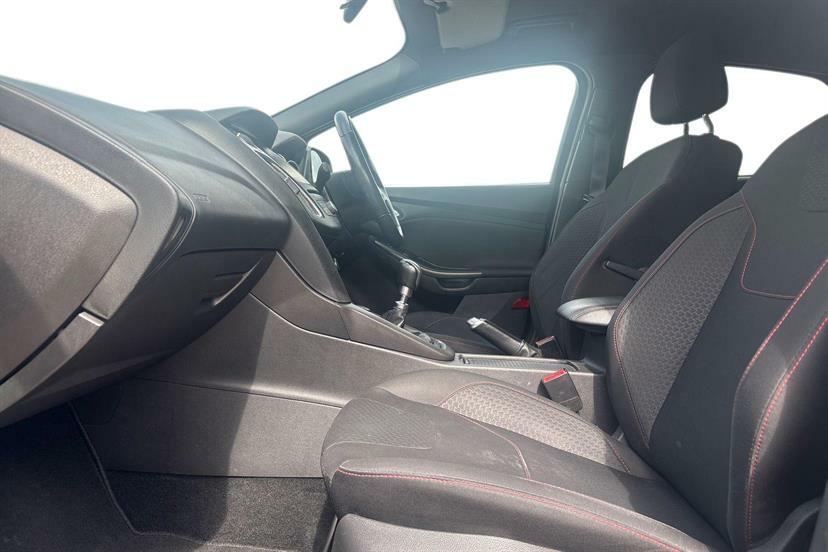 Ford Focus 1.0 Ecoboost 140 St-line Navigation Black #2