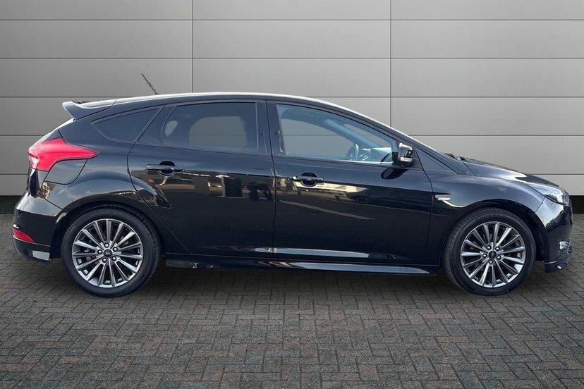 Ford Focus 1.0T Ecoboost St-line Hatchback Black #4