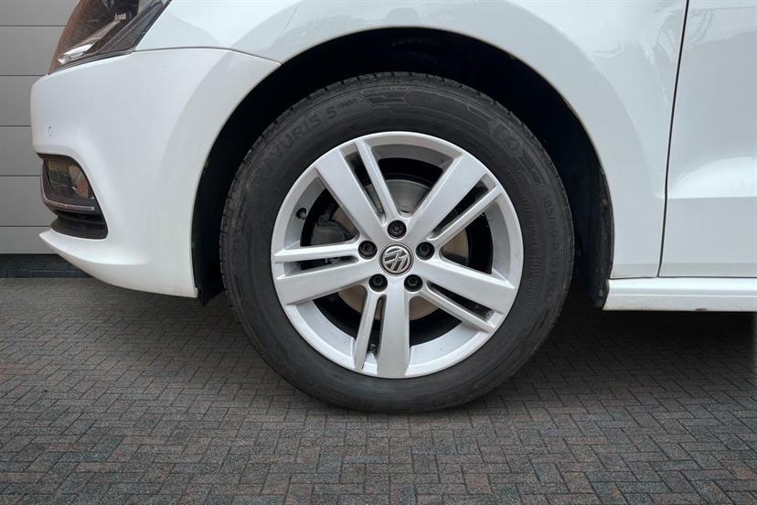 Volkswagen Polo 1.2 Tsi Match Edition White #4