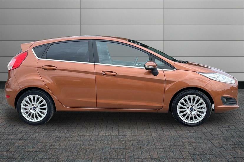 Ford Fiesta Hatchback Red #3