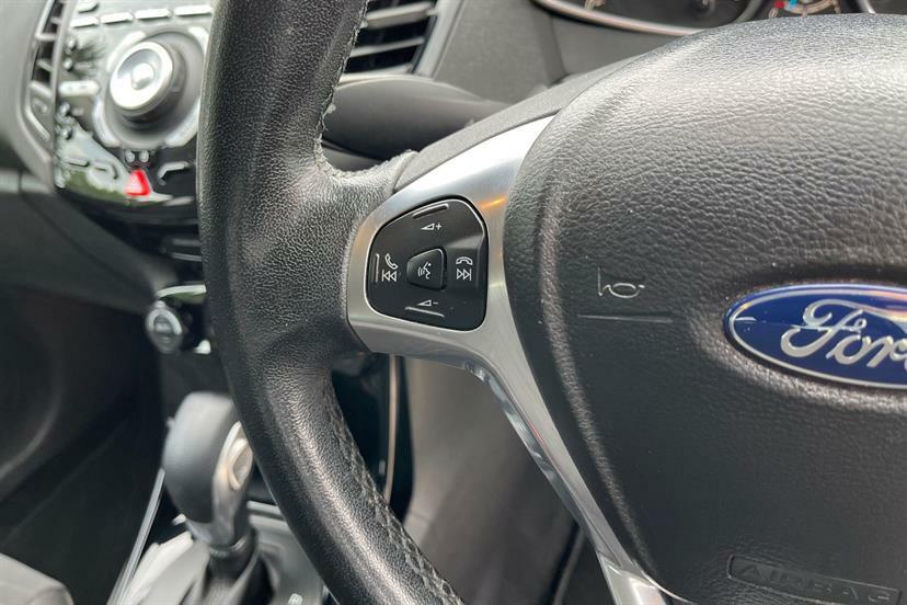Ford Fiesta Hatchback Red #11