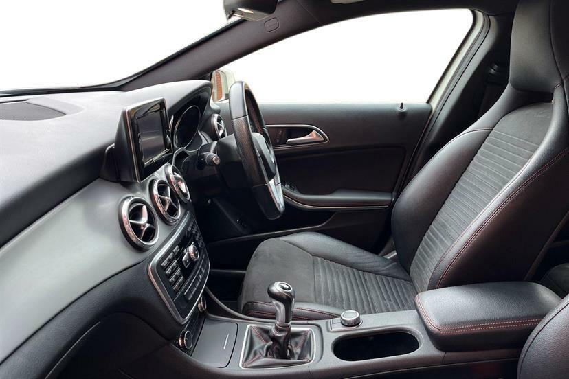 Mercedes-Benz GLA Class 200 Cdi Amg Line White #2