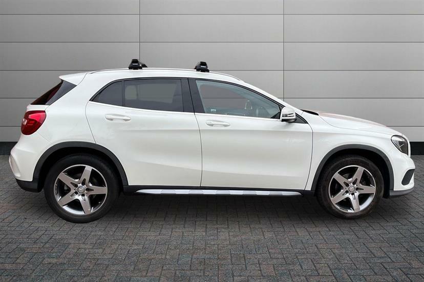 Mercedes-Benz GLA Class 200 Cdi Amg Line White #4