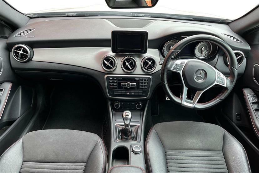 Mercedes-Benz GLA Class 200 Cdi Amg Line White #6