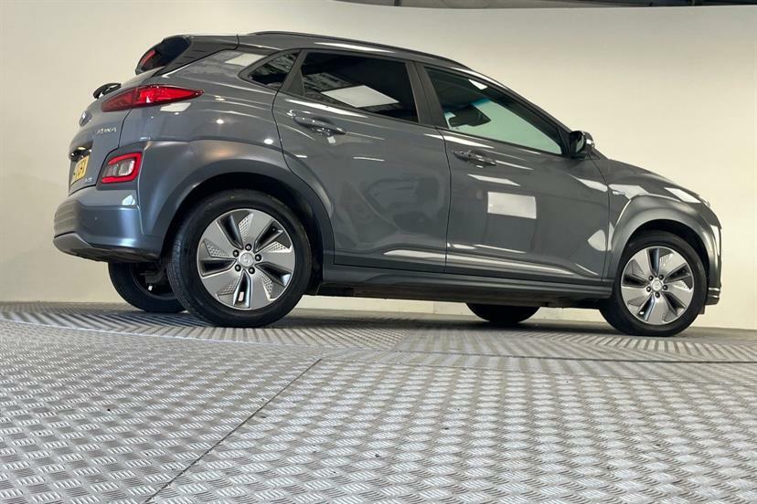 Hyundai Kona Hatchback Black #36