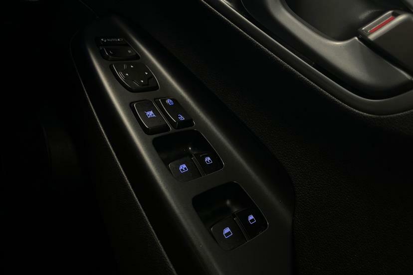 Hyundai Kona Hatchback Black #11