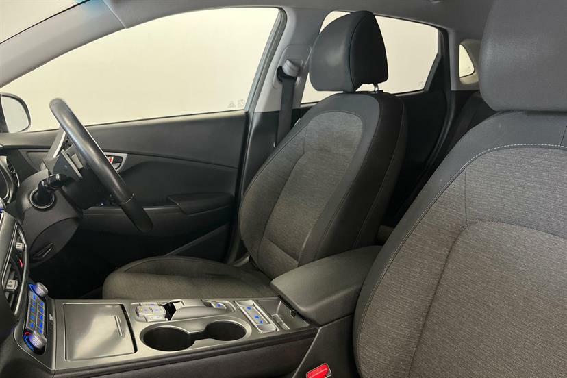 Hyundai Kona Hatchback Black #30