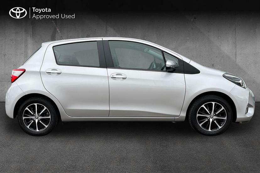 Toyota Yaris 1.5 Vvt-i Icon Tech Silver #4