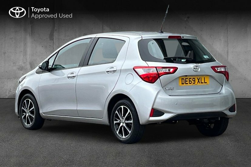 Toyota Yaris 1.5 Vvt-i Icon Tech Hatchback 1 Silver #3