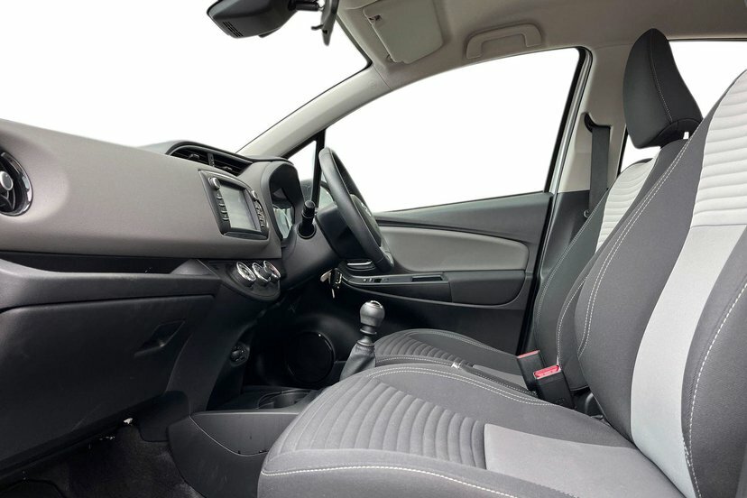 Toyota Yaris 1.5 Vvt-i Icon Tech Hatchback 1 Silver #2
