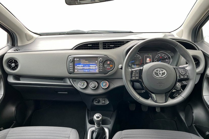 Toyota Yaris 1.5 Vvt-i Icon Tech Hatchback 1 Silver #6