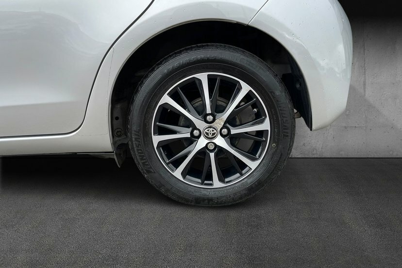 Toyota Yaris 1.5 Vvt-i Icon Tech Hatchback 1 Silver #5