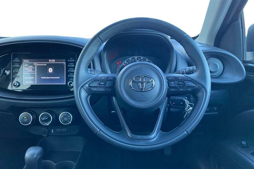 Toyota Aygo X 1.0 Vvt-i Pure Black #6