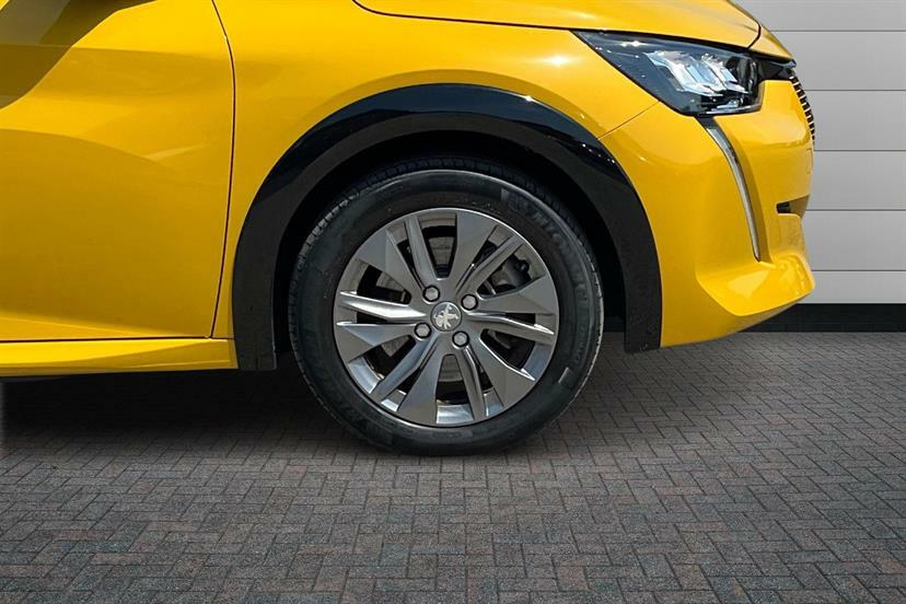 Peugeot e-208 100Kw Active Premium 50Kwh Yellow #4