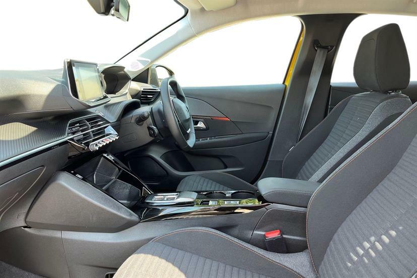 Peugeot e-208 100Kw Active Premium 50Kwh Yellow