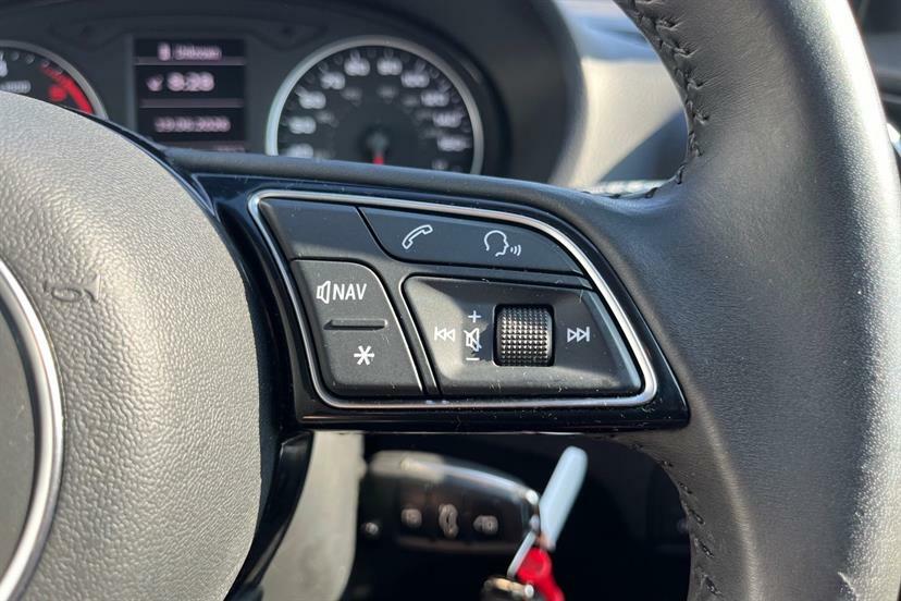 Audi Q2 1L Black Edition Grey #16