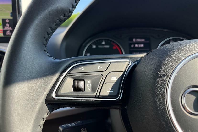 Audi Q2 1L Black Edition Grey #15