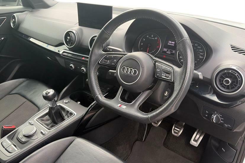 Audi Q2 30 Tfsi Black Edition White #6