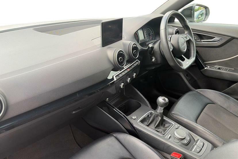 Audi Q2 30 Tfsi Black Edition White #2