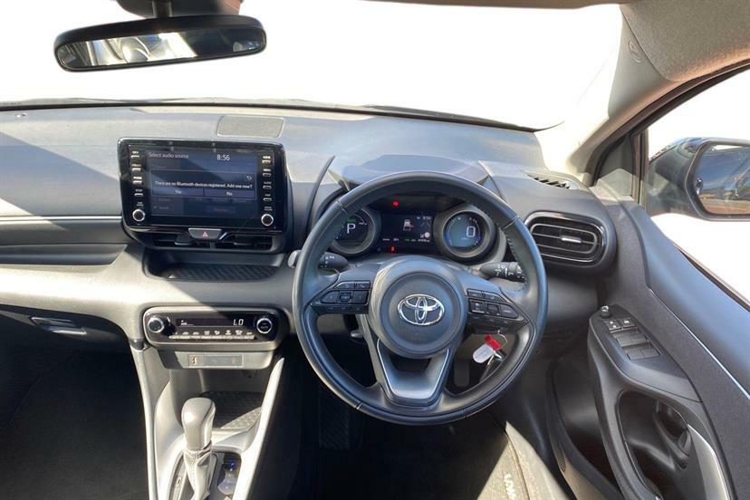 Toyota Yaris 1.5 Hybrid Design Cvt Black #6