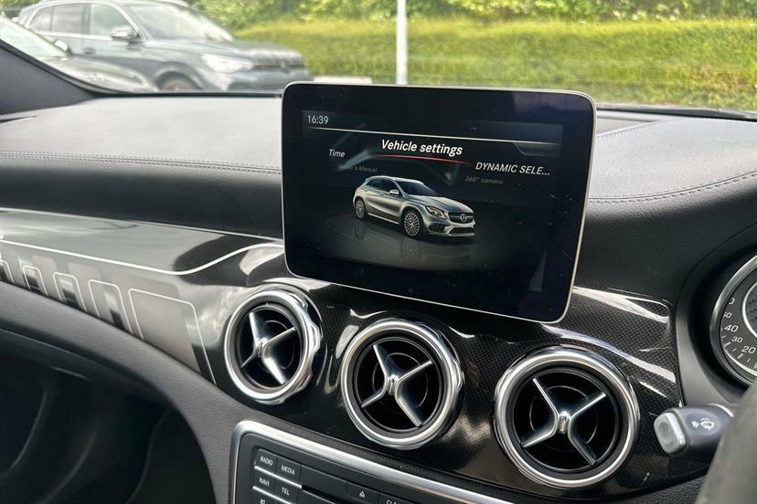 Mercedes-Benz GLA Class Gla 200 D Se Black #21