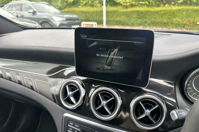 Mercedes-Benz GLA Class Gla 200 D Se Black #18