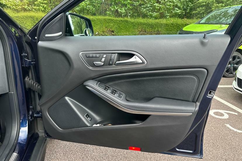 Mercedes-Benz GLA Class Gla 200 D Se Black #26
