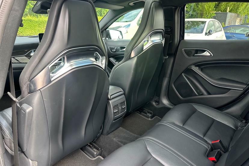 Mercedes-Benz GLA Class Gla 200 D Se Black #34