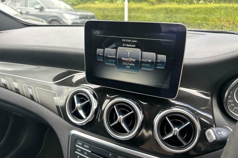 Mercedes-Benz GLA Class Gla 200 D Se Black #17