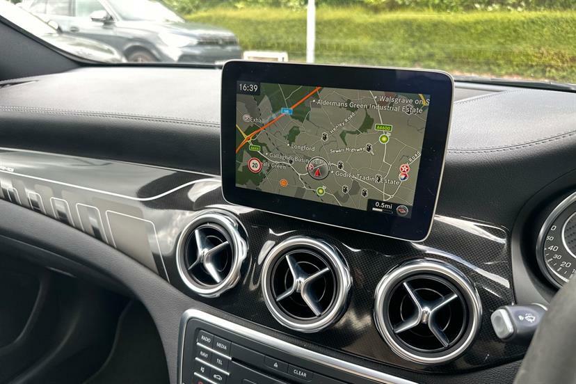 Mercedes-Benz GLA Class Gla 200 D Se Black #19