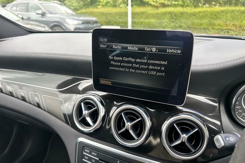 Mercedes-Benz GLA Class Gla 200 D Se Black #20