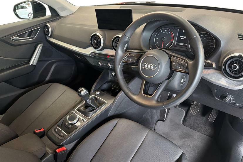Audi Q2 30 Tfsi Technik Black #6