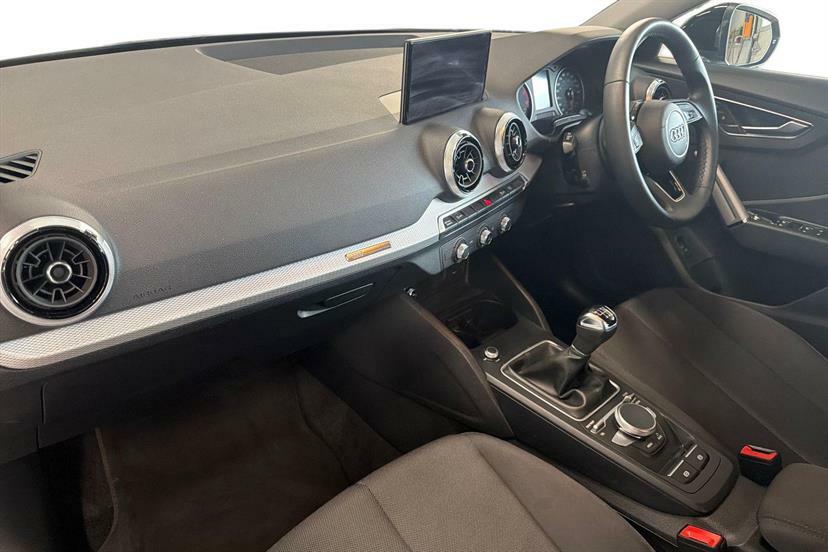 Audi Q2 30 Tfsi Technik Black #2