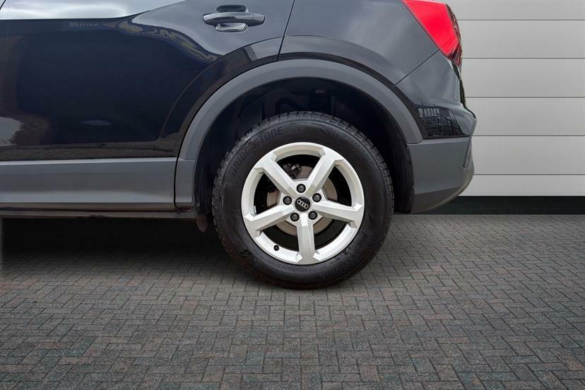 Audi Q2 30 Tfsi Technik Black #5
