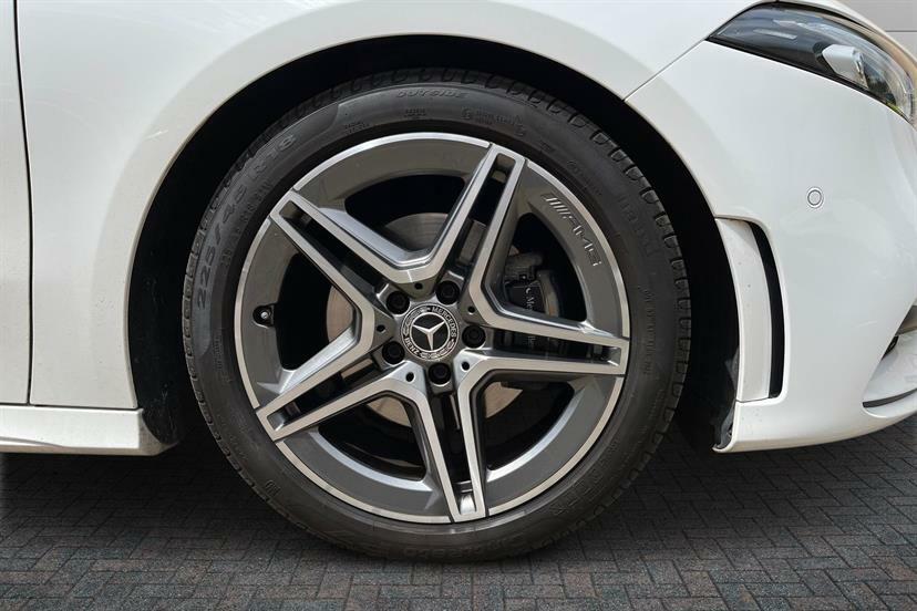 Mercedes-Benz A Class A180 Amg Line Premium Plus White #4