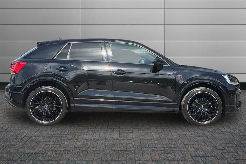 Audi Q2 30 Tfsi Black Edition Black #4