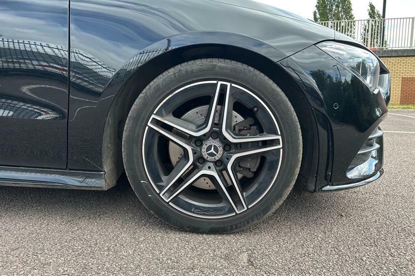 Mercedes-Benz CLA Class 200 Amg Line Executive Tip Black #3